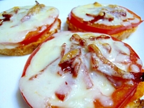トマトとサラミの簡単ピザトースト☆